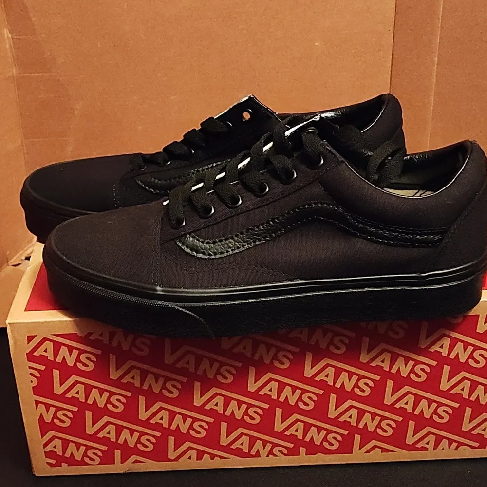 Vans - Picture 2 of 5